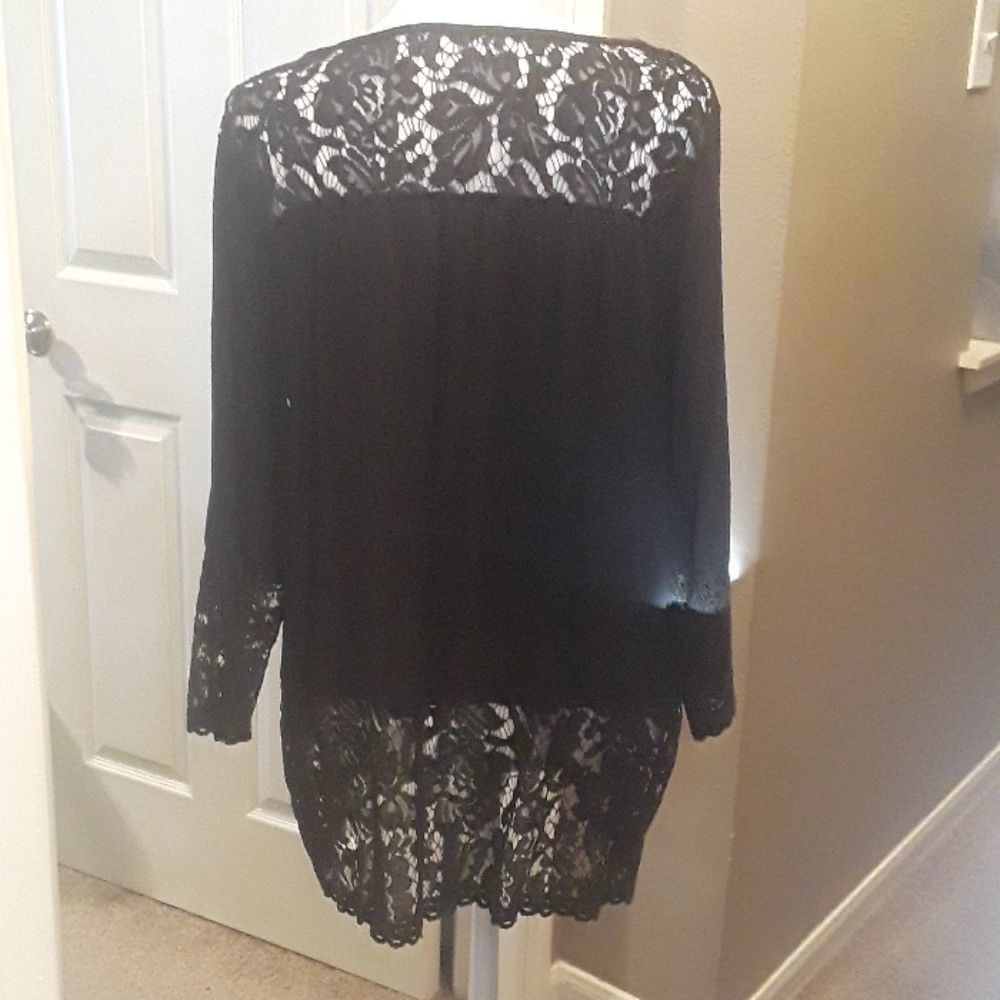 Soft & Feminine Black Lacey V-Neck Top Size Medium - Picture 7 of 8